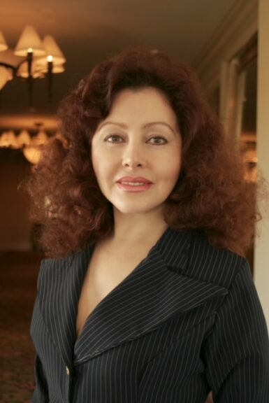 CLAUDIA PROFESSIONAL PICTURE