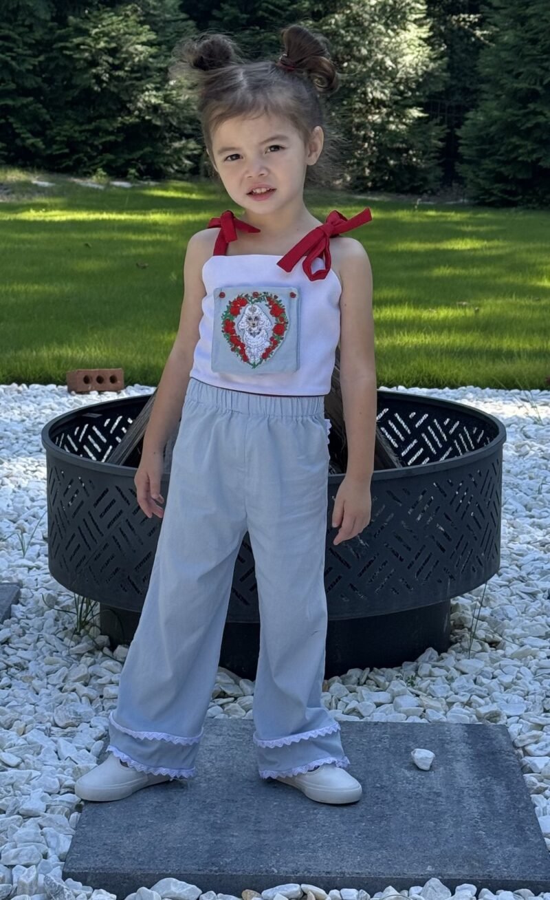 Madam Loretta VanMil Set, front view, modeled by Lola Madam Loretta VanMil Set, front view, modeled by Lola