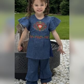 HeartBrain Two-Piece Story Set, long shirt and flared pants, modeled by Lola
